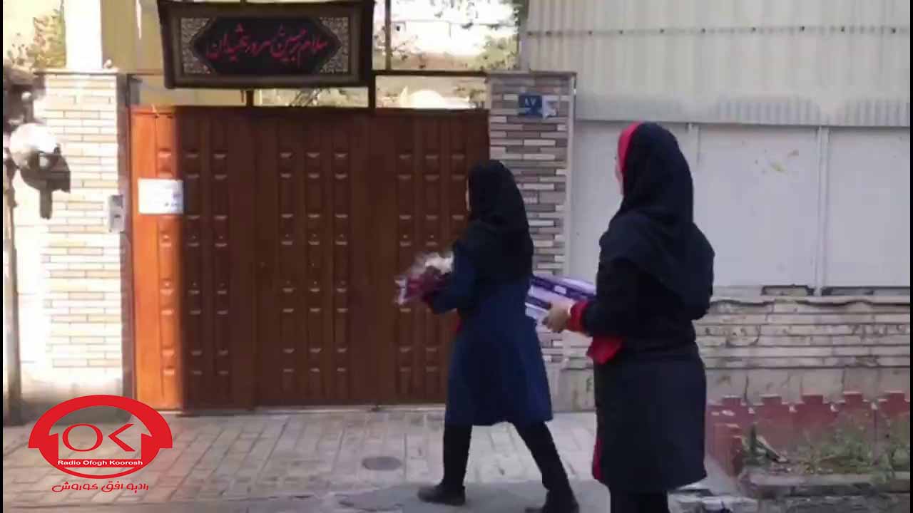 گالری تصاویر - اهدای گل به سالمندان توسط افق کوروشی ها در روز جهانی سالمندان