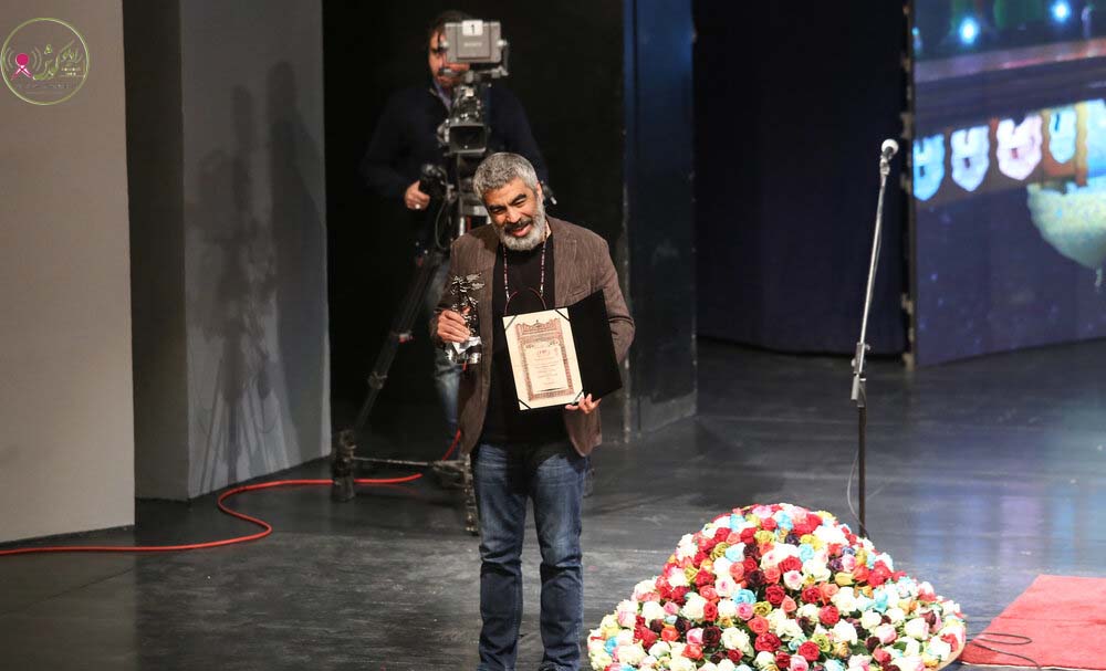 سروش صحت برنده ی سیمرغ بهترین کارگردانی ، در سی و هفتمین جشنواره جهانی فیلم فجر شد .